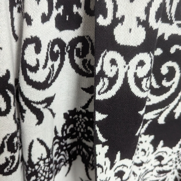 Elegant Vintage Alfani Geometric design Black & White Reversable Sweater/Jacket - Picture 9 of 16